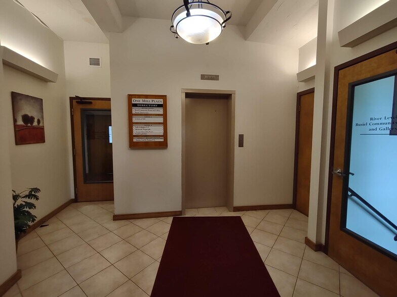 1 Mill Plz, Laconia, NH à vendre - Hall d’entrée – Image 3 sur 59
