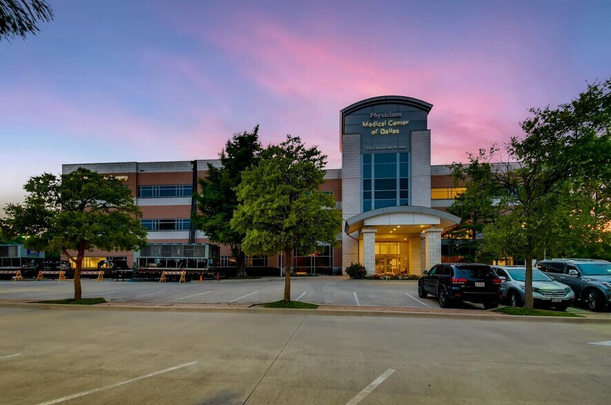 7115 Greenville Ave, Dallas, TX à louer - Photo de l’immeuble – Image 3 sur 12
