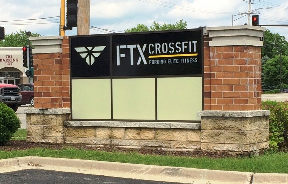 1000-1050 Geneva Rd, Wheaton, IL à louer - Photo de l’immeuble – Image 3 sur 16