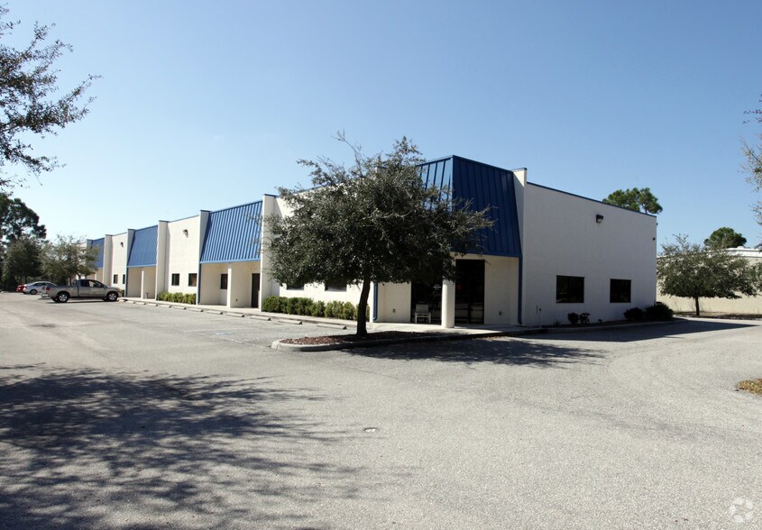 723 Commerce Dr, Venice, FL à louer - Photo de l’immeuble – Image 3 sur 6