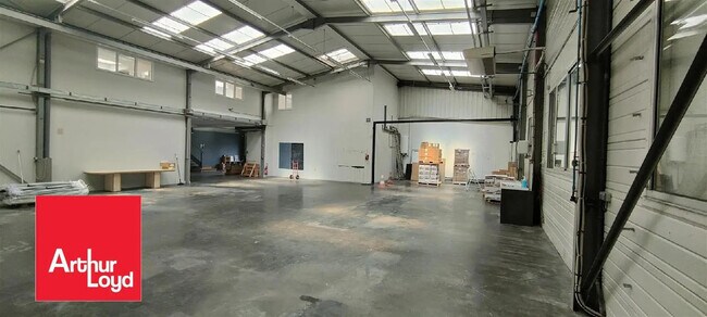 Plus de détails pour Local d'activités à louer