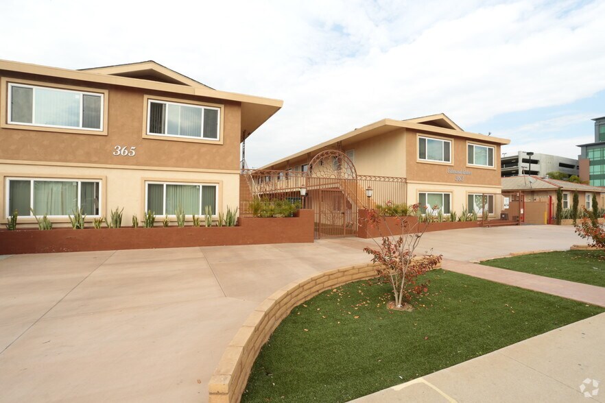 363-365 H St, Chula Vista, CA à vendre - Photo de l’immeuble – Image 1 sur 8