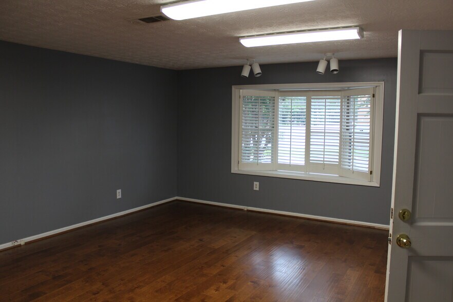 2931 Lewis St, Kennesaw, GA à louer - Photo intérieure – Image 2 sur 5