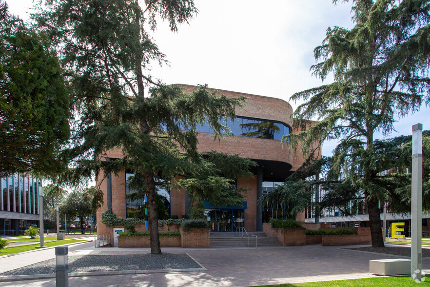 Avenida De Castilla, 2, San Fernando de Henares, Madrid à louer - Photo principale – Image 1 sur 2