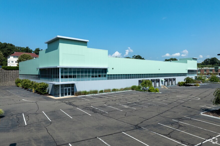 355 Wilson Ave, Norwalk, CT à louer - Photo principale – Image 1 sur 5