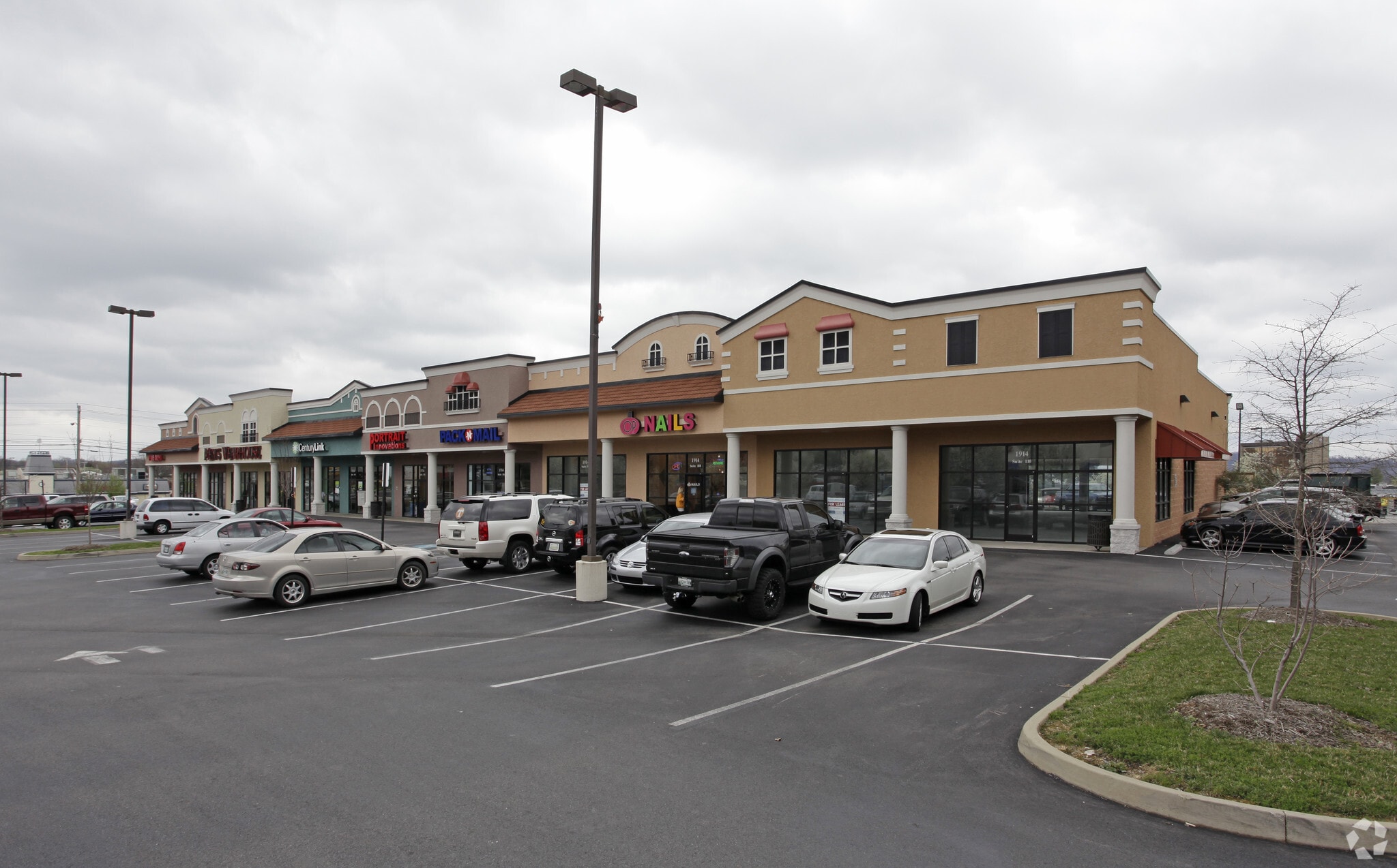 1914 N Roan St, Johnson City, TN à louer Photo principale– Image 1 sur 8