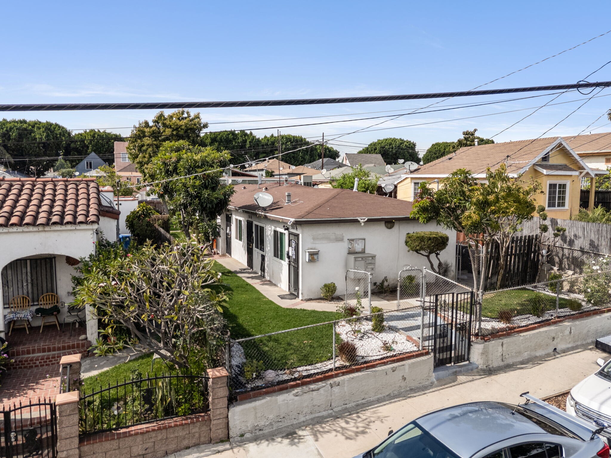 549 S Mathews St, Los Angeles, CA à vendre Photo de l’immeuble– Image 1 sur 24
