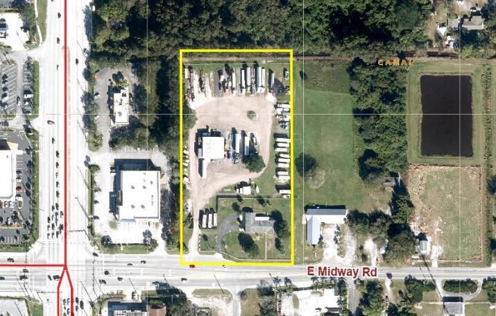 392 E Midway Rd, Fort Pierce, FL à vendre - Photo de l’immeuble – Image 2 sur 12