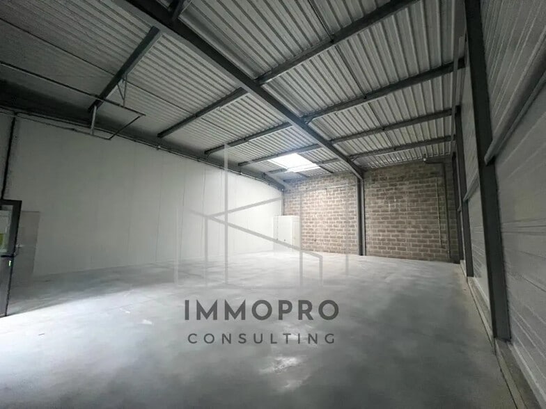 Local commercial dans Oissel à vendre - Photo intérieure – Image 2 sur 6