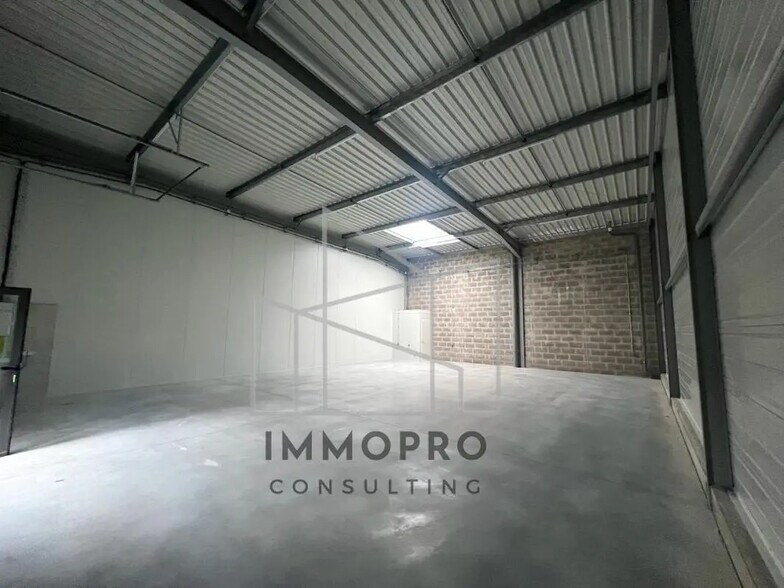 Local commercial dans Oissel à vendre - Photo intérieure – Image 3 sur 9