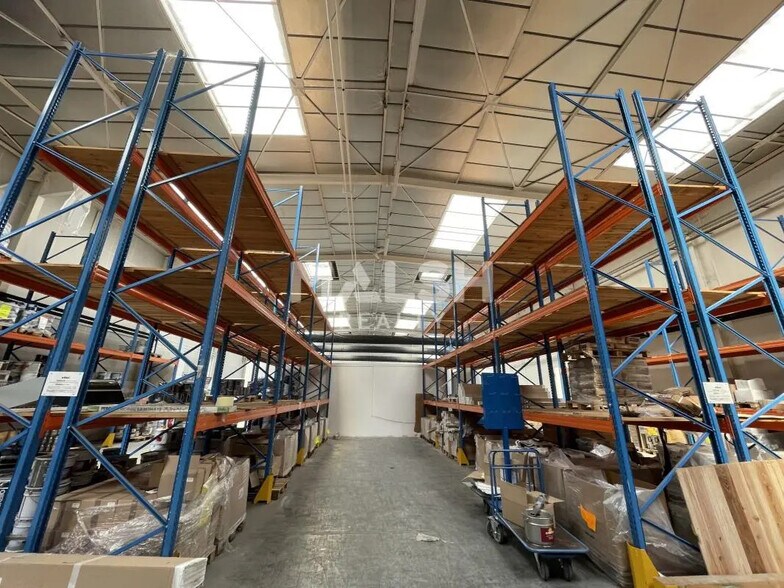 Local d’activités dans Irigny à louer - Photo de l’immeuble – Image 2 sur 8