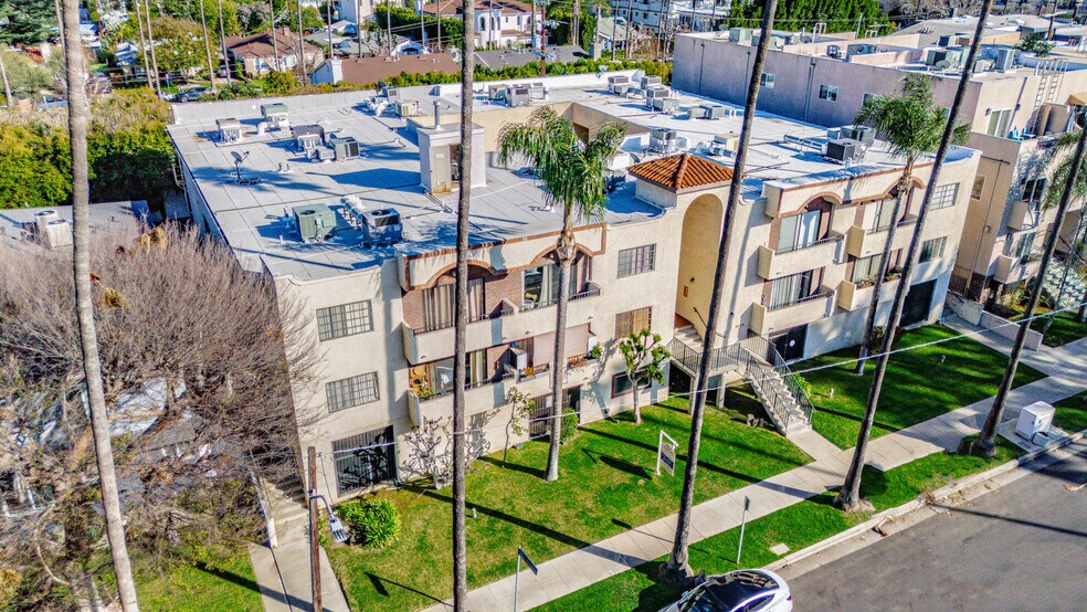 4434 Fulton Ave, Sherman Oaks, CA à vendre - Photo de l’immeuble – Image 2 sur 22