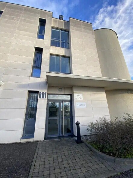 62 Avenue Du Progrès, Chassieu à louer - Photo de l’immeuble – Image 1 sur 6
