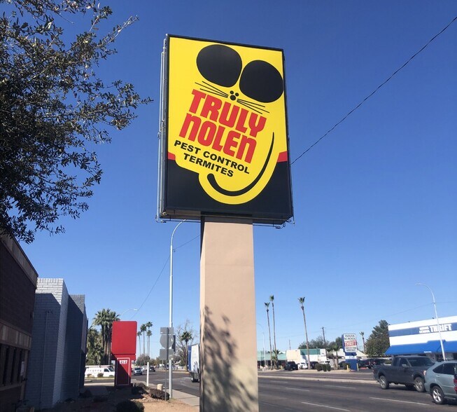 2711 W Indian School Rd, Phoenix, AZ à vendre - Photo de l’immeuble – Image 3 sur 5