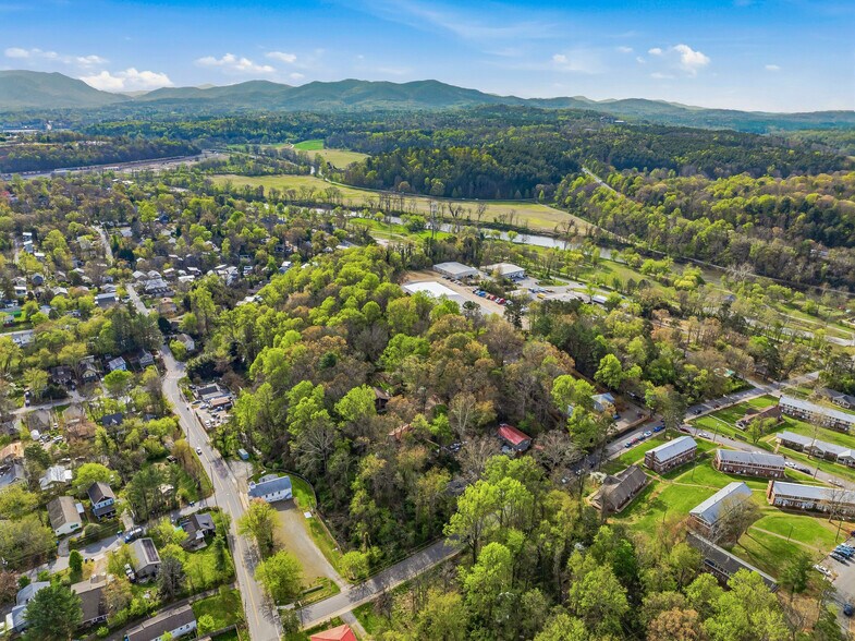 99999 State St, Asheville, NC à vendre - Photo de l’immeuble – Image 3 sur 16