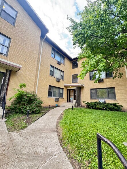8701 S Clyde Ave, Chicago, IL à vendre - Photo de l’immeuble – Image 2 sur 13