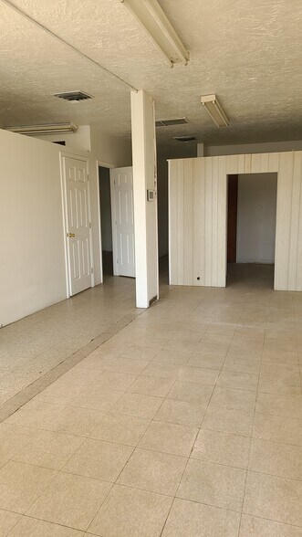 1005 Cecil Ave, Delano, CA à louer - Photo intérieure – Image 2 sur 4