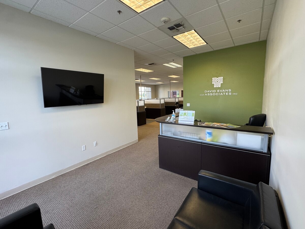 4801 Calloway Dr, Bakersfield, CA 93312 - Lot 101 -  - Photo intérieure - Image 1 of 4