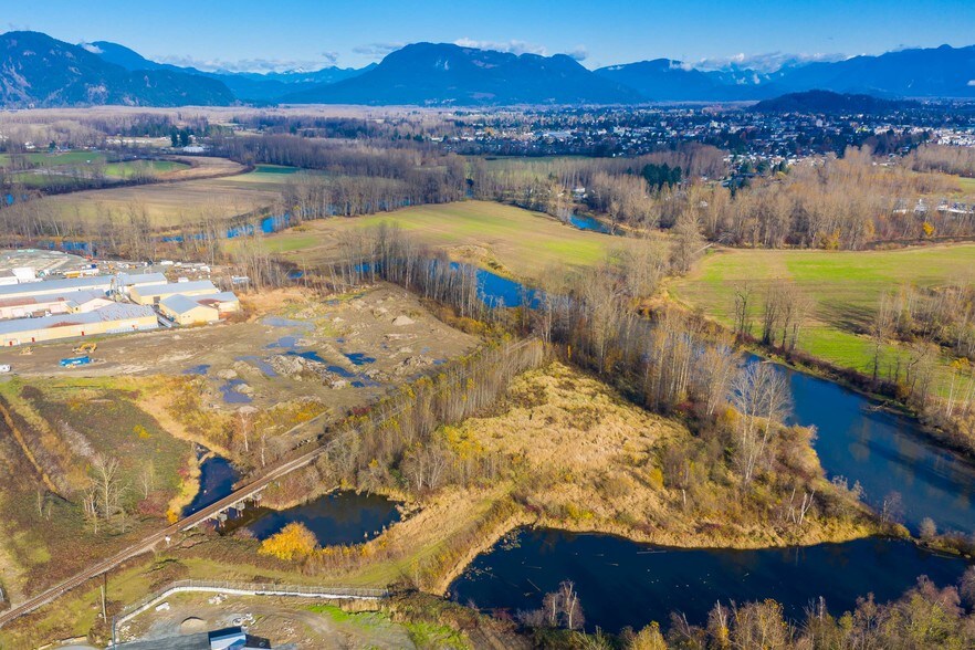 8300 Aitken Rd, Chilliwack, BC à vendre - Photo principale – Image 1 sur 7