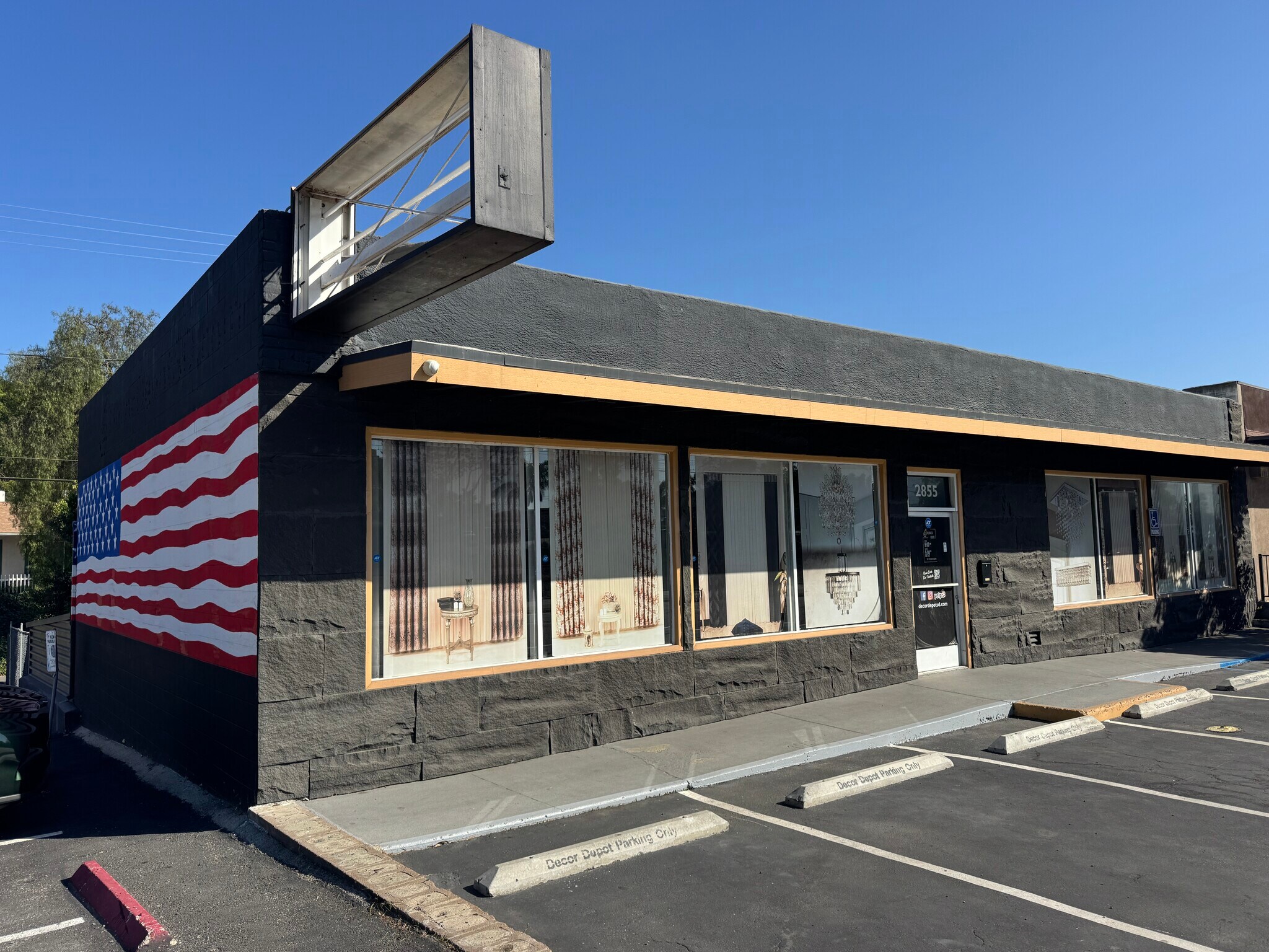 2855 Lemon Grove Ave, Lemon Grove, CA à vendre Photo de l’immeuble– Image 1 sur 10