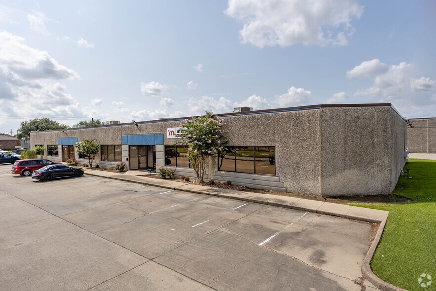 9189 Winkler Dr, Houston, TX à louer - Photo principale – Image 3 sur 9