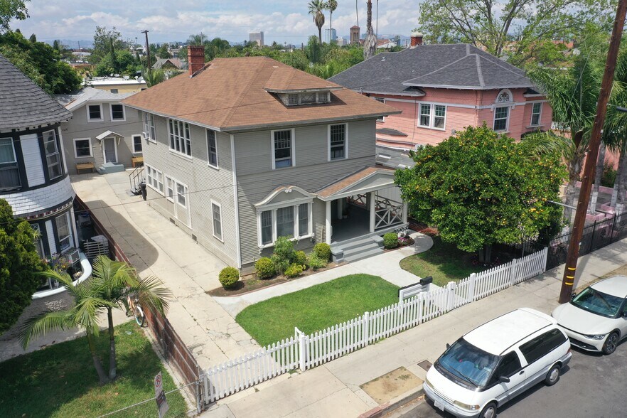 1703 S Burlington Ave, Los Angeles, CA à vendre - Photo principale – Image 1 sur 89