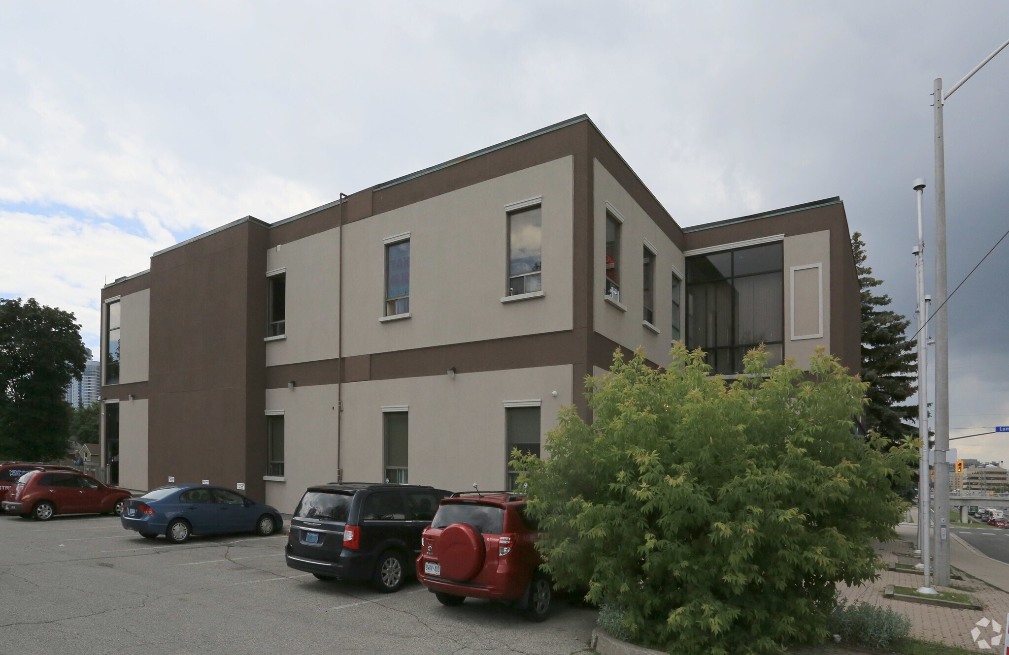 Sheppard Ave Portfolio portefeuille de 2 biens à vendre sur LoopNet.fr Photo principale– Image 1 sur 3