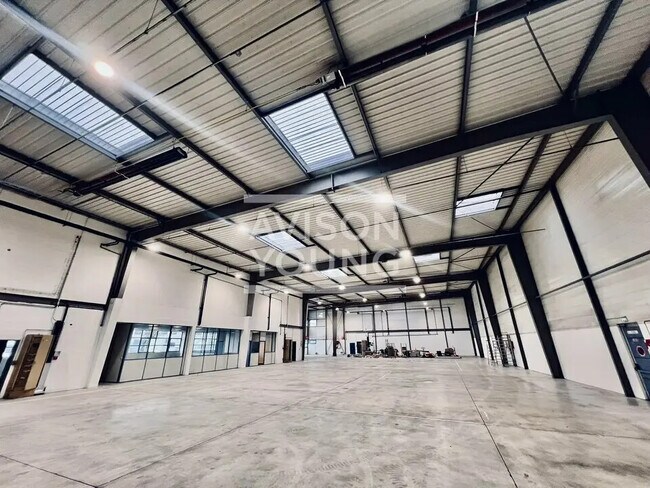 Plus de détails pour Local d'activités à louer