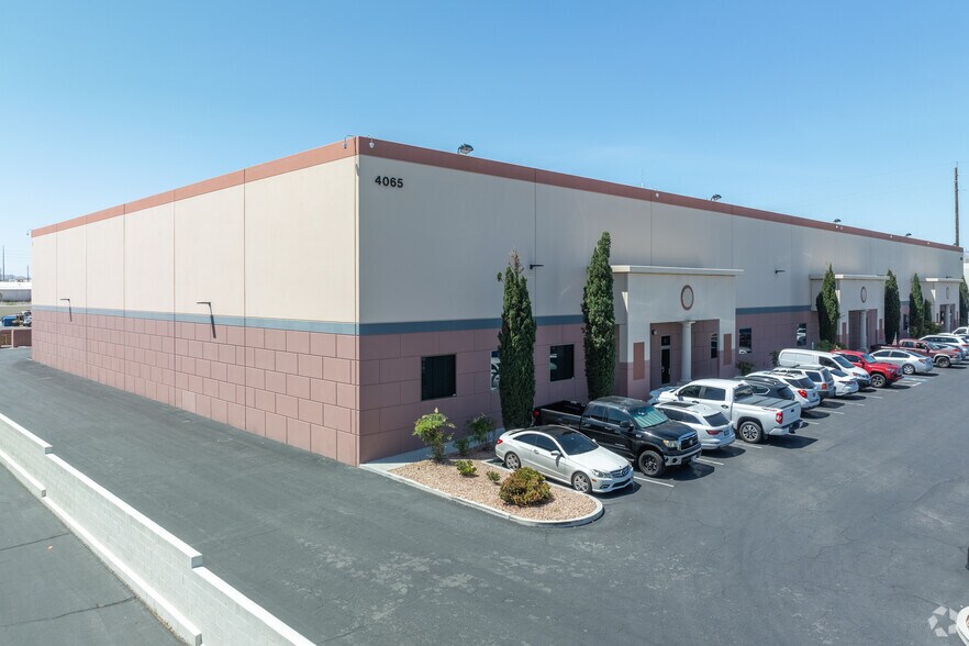 4065 W Mesa Vista Ave, Las Vegas, NV à louer - Photo principale – Image 1 sur 5