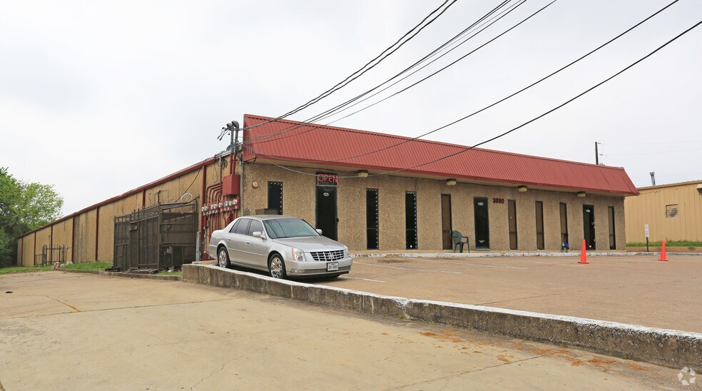 3880 Ledbetter Dr W, Dallas, TX à louer - Photo principale – Image 3 sur 11