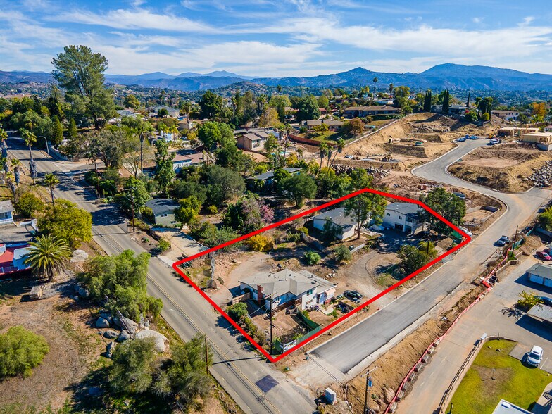 401-407 Idaho Ave, Escondido, CA à vendre - Photo principale – Image 1 sur 21