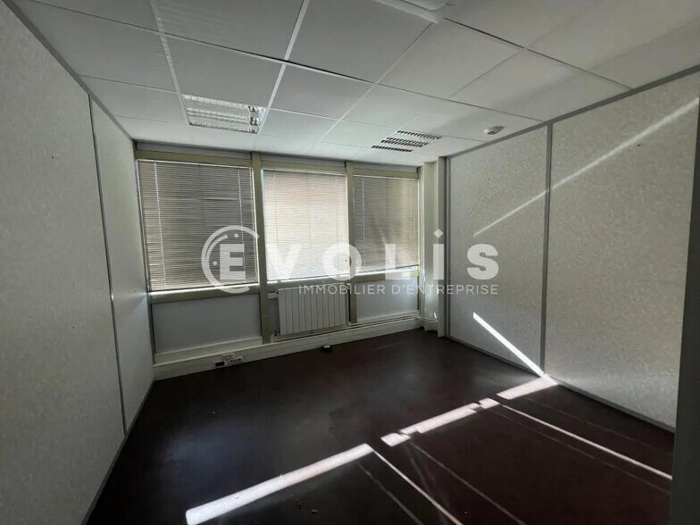 Bureau dans Villiers-sur-Marne à louer - Photo de l’immeuble – Image 3 sur 6