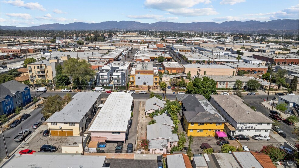 12012 Hart St, North Hollywood, CA à vendre - Photo de l’immeuble – Image 2 sur 4