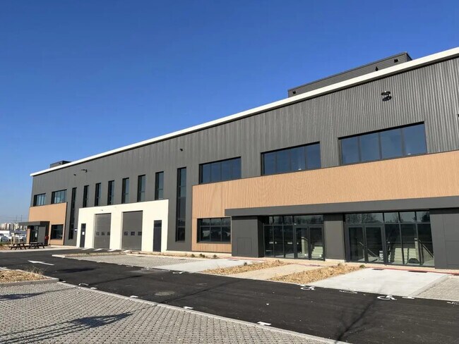 Plus de détails pour Local d'activités à louer