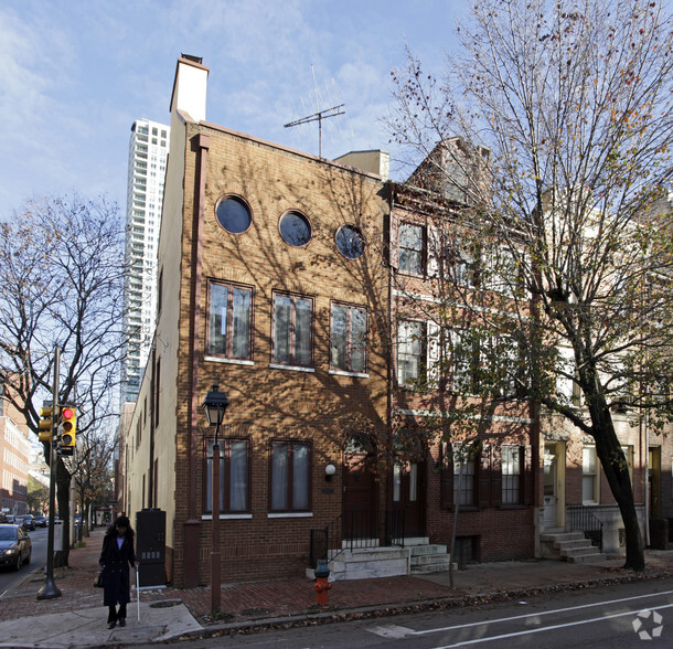 741-743 Spruce St, Philadelphia, PA à louer - Photo principale – Image 1 sur 4