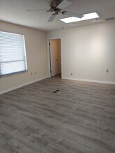 7510 Ridge Rd, Port Richey, FL à louer Photo de l’immeuble– Image 2 sur 5