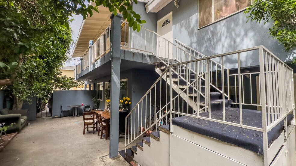 1837 Beloit Ave, Los Angeles, CA à vendre - Photo de l’immeuble – Image 3 sur 22