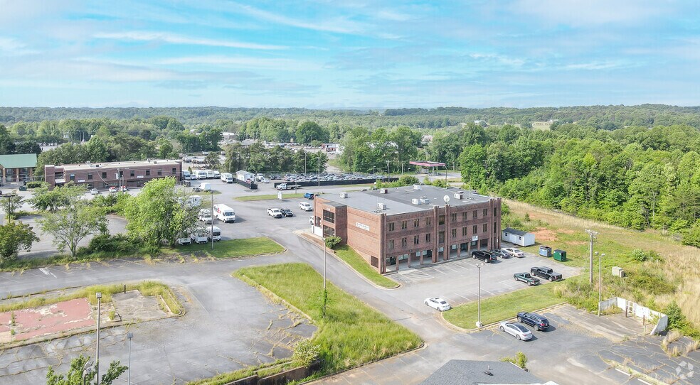 3305 16th Ave SE, Conover, NC à louer - Photo de l’immeuble – Image 3 sur 5