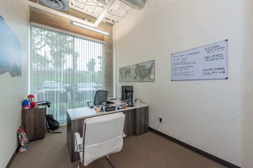 8925 Research Dr, Irvine, CA à louer - Photo de l’immeuble – Image 3 sur 32