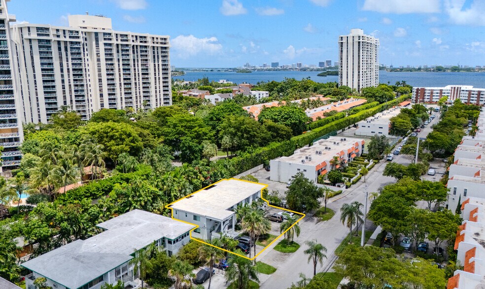 1385 NE 105th St, Miami Shores, FL à vendre - Photo de l’immeuble – Image 2 sur 23