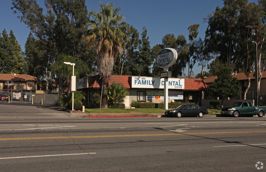 9722 Laurel Canyon Blvd, Arleta, CA à louer - Photo de l’immeuble – Image 3 sur 22