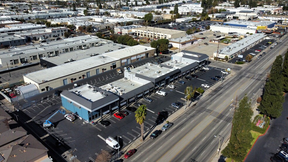 8901-8941 De Soto Ave, Canoga Park, CA à louer - Photo de l’immeuble – Image 3 sur 10