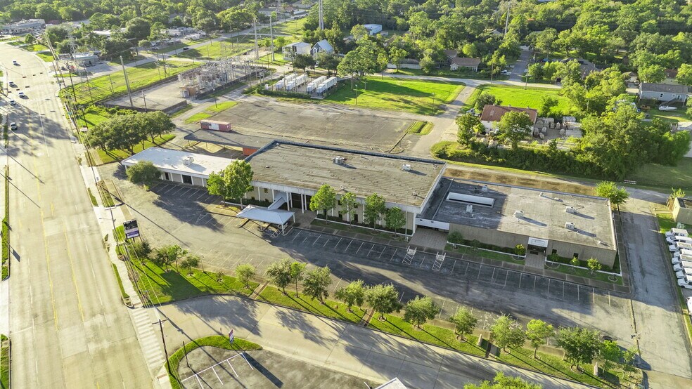 2401 Termini St, Dickinson, TX à vendre - Photo de l’immeuble – Image 2 sur 14
