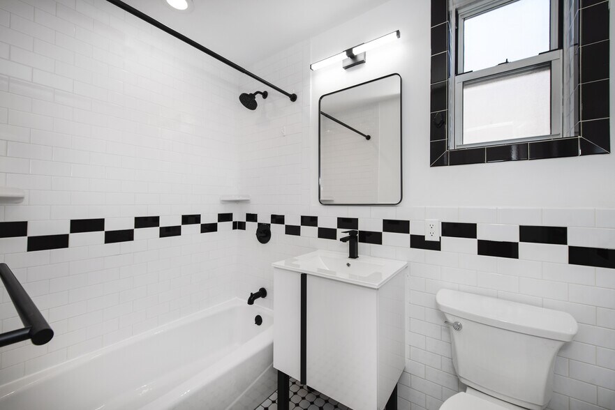 60 Diamond St, Brooklyn, NY à vendre - Photo intérieure – Image 3 sur 9