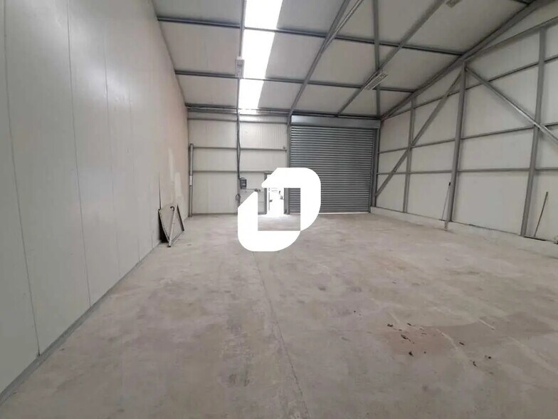 Local d’activités dans Saint-Germain-lès-Arpajon à louer - Photo de l’immeuble – Image 3 sur 6