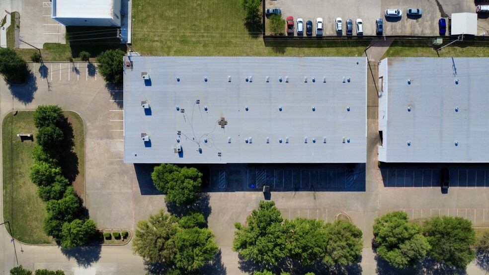 4408 Barnett Blvd, Arlington, TX à louer - Photo de l’immeuble – Image 3 sur 6