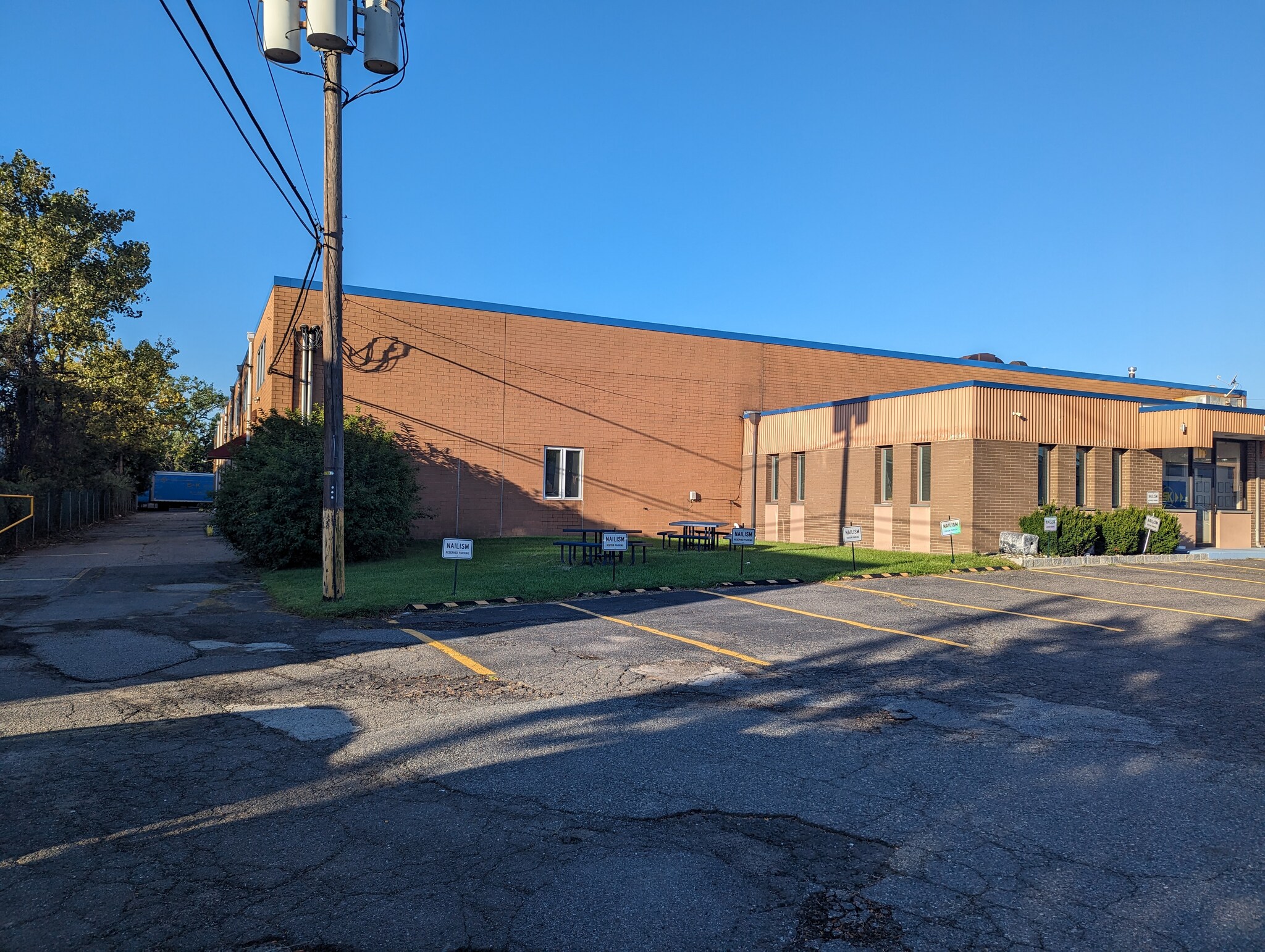 300 W Commercial Ave, Moonachie, NJ à louer Photo principale– Image 1 sur 4