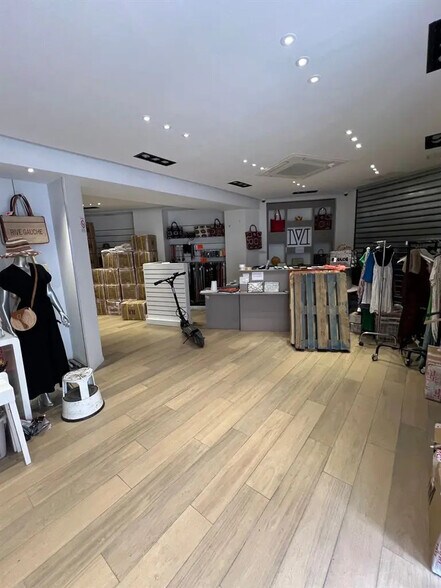 Local commercial dans Paris à louer - Photo de l’immeuble – Image 1 sur 10