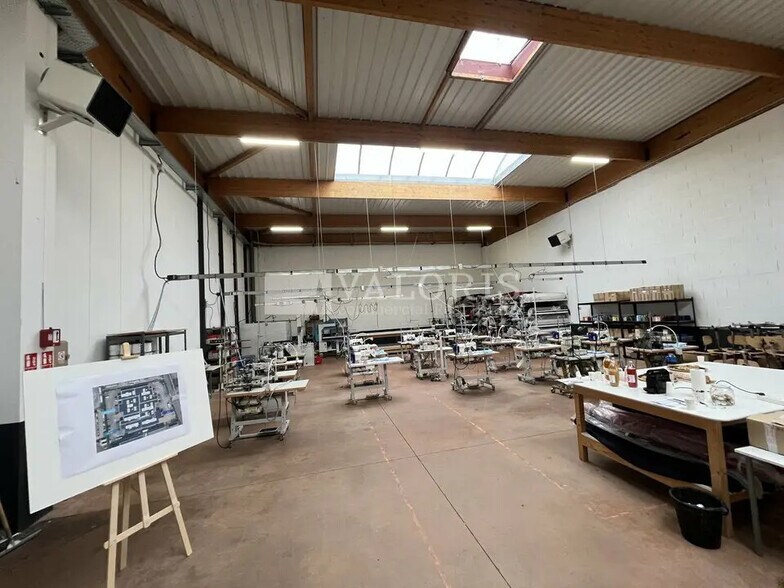 Local d’activités dans Décines-Charpieu à louer - Photo intérieure – Image 3 sur 12