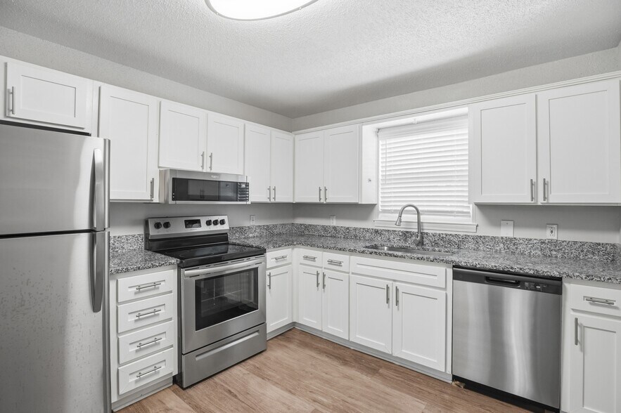 403 3rd St NE, Alabaster, AL à vendre - Photo de l’immeuble – Image 2 sur 49